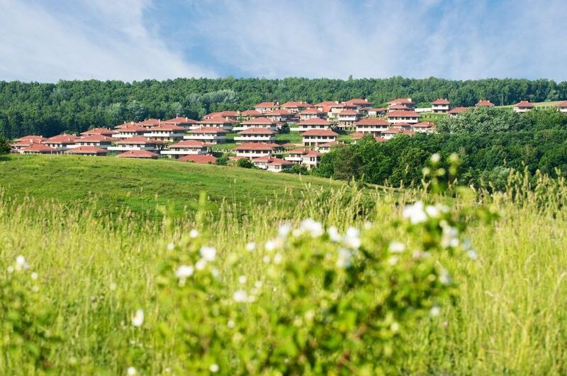Продажа домов село Иванковичи .Коттеджному комплексу «МАЄТОК. Скарбниця Європи
