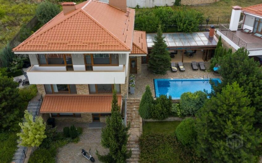 Продажа домов село Иванковичи .Коттеджному комплексу «МАЄТОК. Скарбниця Європи