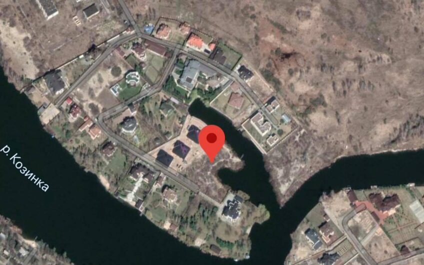 Продажа участка земли в  коттеджном городке ,начало дамбы.