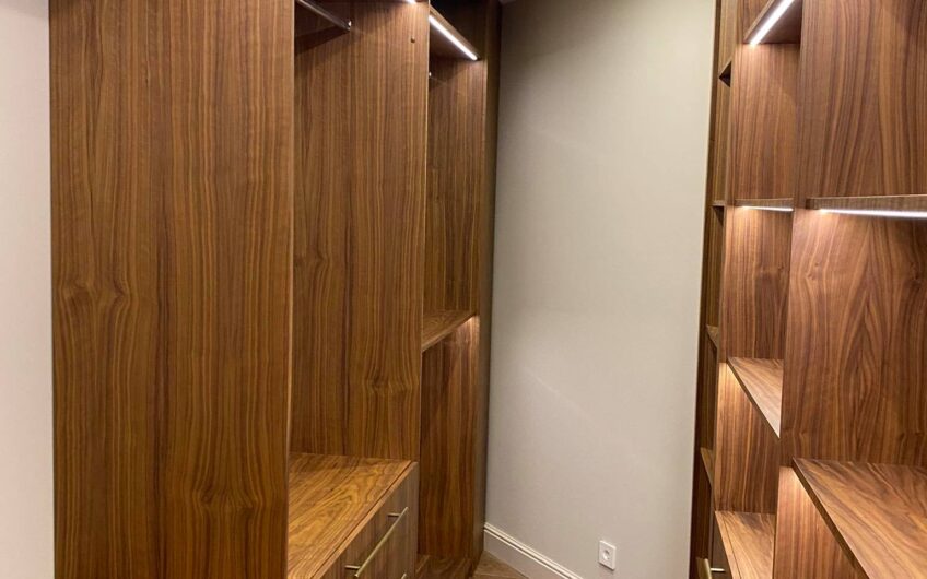 Аренда Апартаментов в роскошном отеле Hilton 5*. Киев, бульвар Тараса Шевченко  30.