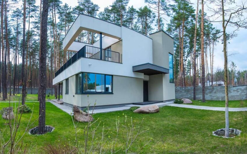 Аренда дома в Стоянке в городке дом, 2 км от трассы житомирской, закрытая охраняемая территория.