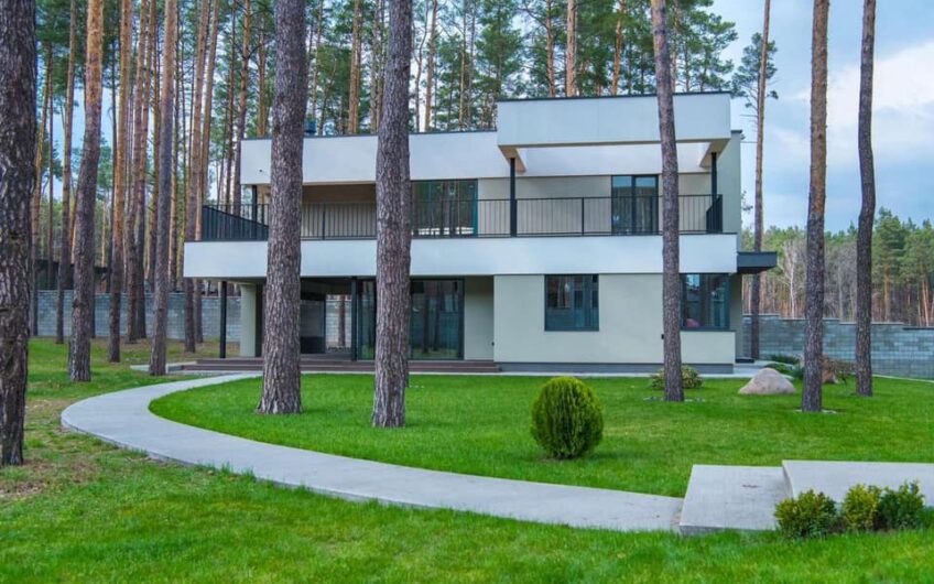 Аренда дома в Стоянке в городке дом, 2 км от трассы житомирской, закрытая охраняемая территория.