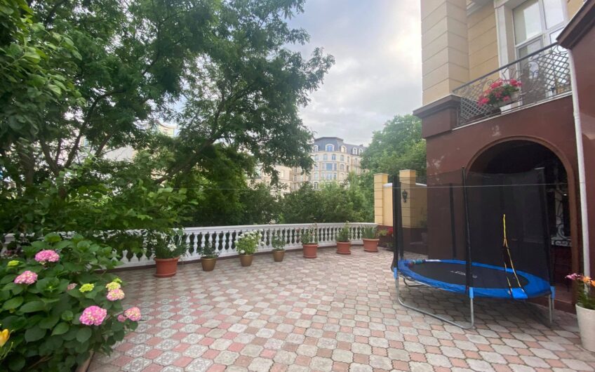 Продажа дома в центре Киева. Печерск. Зверинец район.