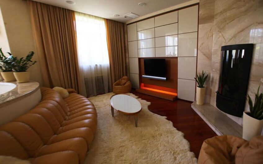Продажа частного дома в Киеве 1000 м2. метро. Нивки, ул.Щербаковского.