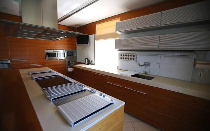 Продажа частного дома в Киеве 1000 м2. метро. Нивки, ул.Щербаковского.