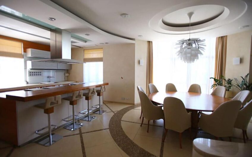 Продажа частного дома в Киеве 1000 м2. метро. Нивки, ул.Щербаковского.