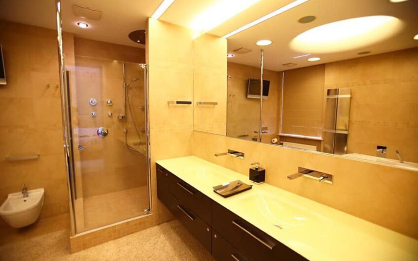 Продажа частного дома в Киеве 1000 м2. метро. Нивки, ул.Щербаковского.