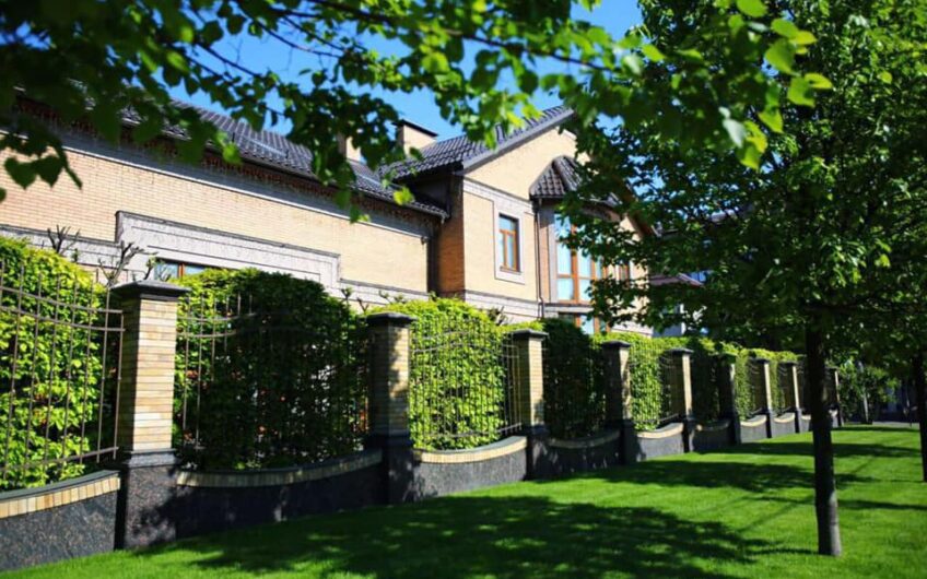 Продажа частного дома в Киеве 1000 м2. метро. Нивки, ул.Щербаковского.