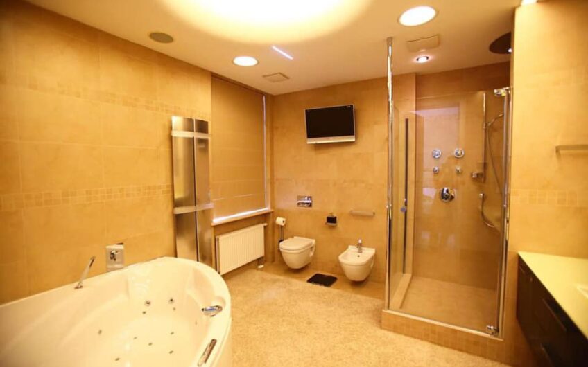 Продажа частного дома в Киеве 1000 м2. метро. Нивки, ул.Щербаковского.