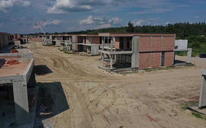 Продажа домов Клубный посёлок Ariel — это 16 коттеджей. С выходом на озеро.