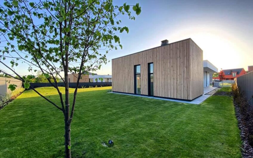 Продам современный одноэтажный дом в коттеджном городке Green Town.