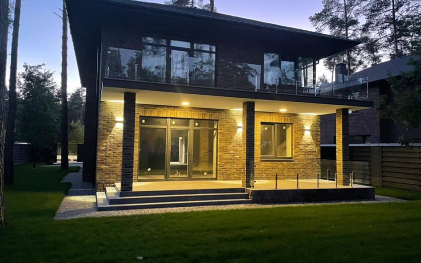 Продажа современного дома .село Плюты. Район Конче-заспа.