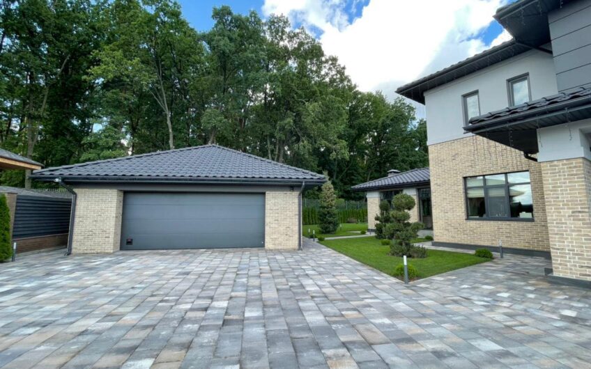 Продажа современного дома с бассейном в КГ Ясный Хутор.