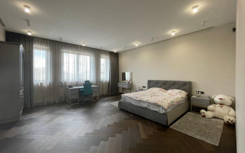 Продажа современного дома с бассейном в КГ Ясный Хутор.