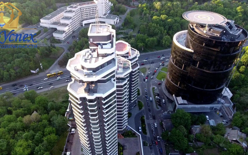 Продажа 4 ком квартиры 250 кв. м на Струтинского ул 2.  в ЖК Pechersky