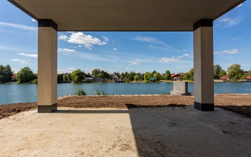 Продажа современного дома с выходом на озеро КГ Ariel Village.Романков.
