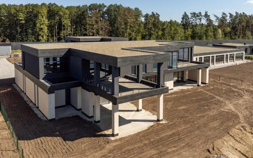 Продажа современного дома с выходом на озеро КГ Ariel Village.Романков.