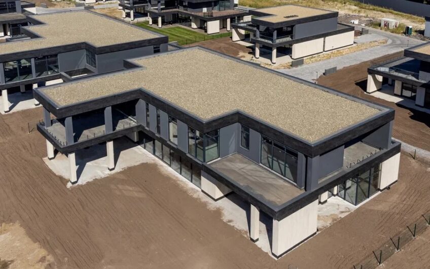 Продажа современного дома с выходом на озеро КГ Ariel Village.Романков.
