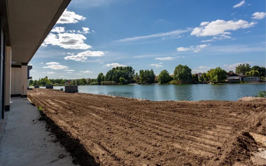 Продажа современного дома с выходом на озеро КГ Ariel Village.Романков.