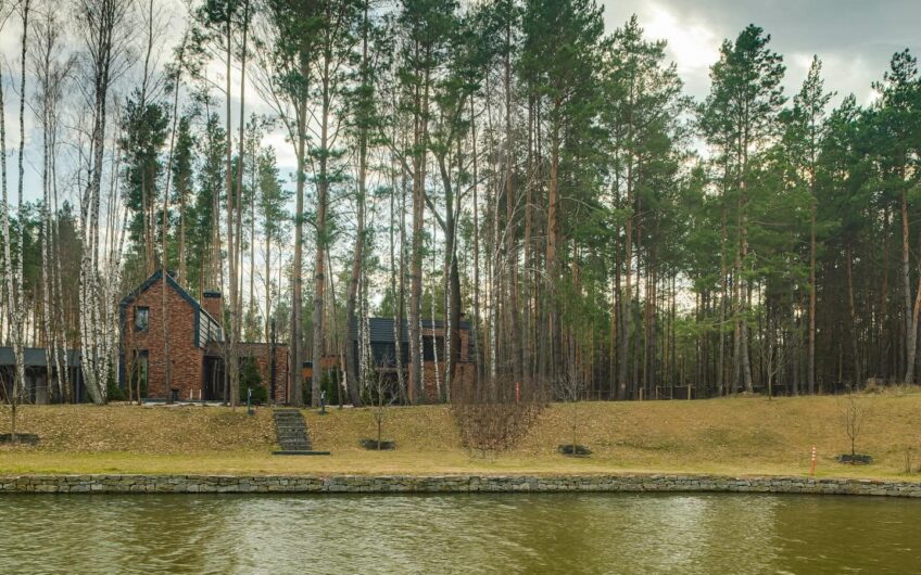 Продажа дома КГ Riviera Village село ЛЕБЕДЕВКА . Выполнен в стиле » Голландский лофт.