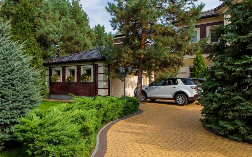 Продаж розкішного будинку з віходом на реку В котеджному містечку  Riviera Village.