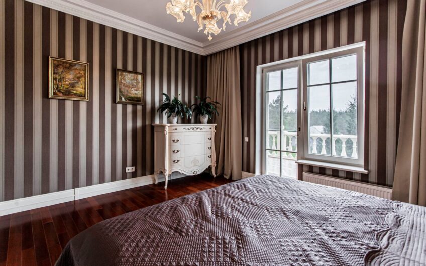 Продаж розкішного будинку з віходом на реку В котеджному містечку  Riviera Village.