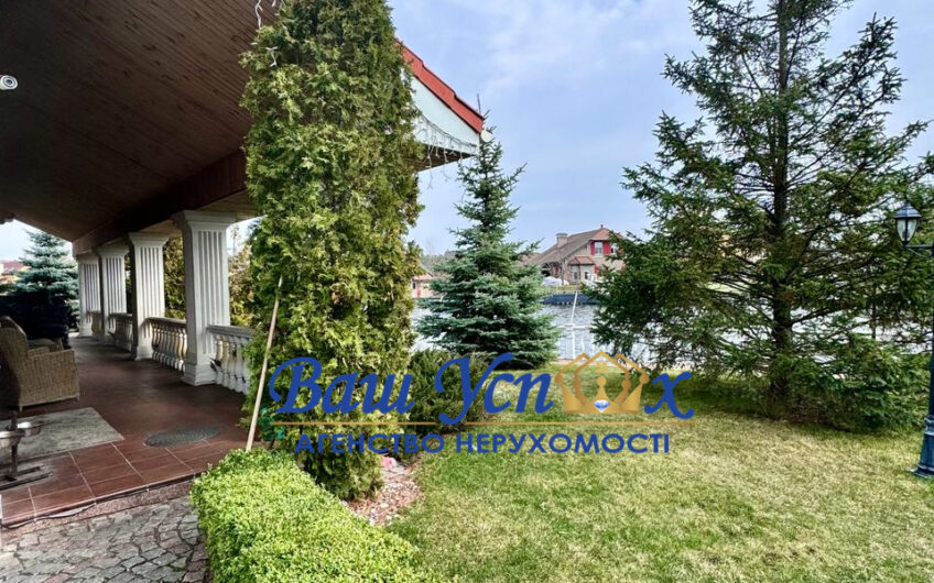 Продаж будинку в Кончі-Заспі розташоване на півострові з виходом у Дніпро.