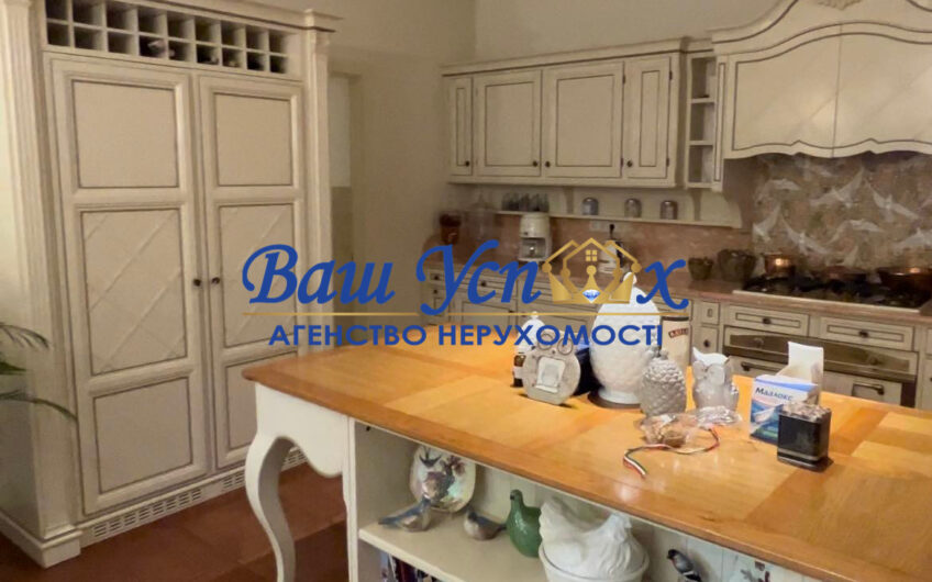 ПРОДАЖ будинка .Конча — Заспа з выходом на реку  в лесу , навпроти Kozyn Seven Club.