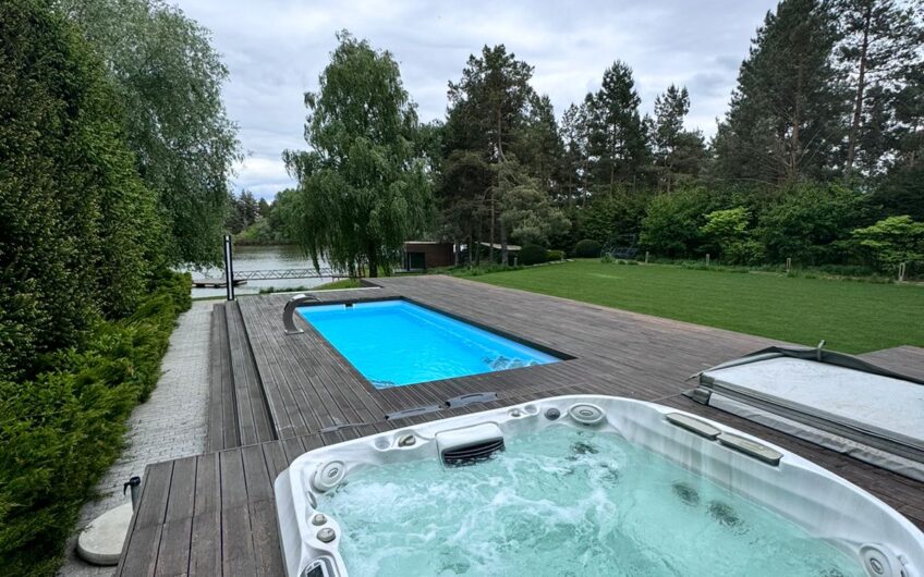 Аренда дома с выходом на реку. Городок  Riviera Village