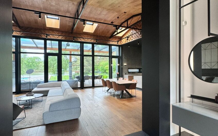 Аренда дома с выходом на реку. Городок  Riviera Village
