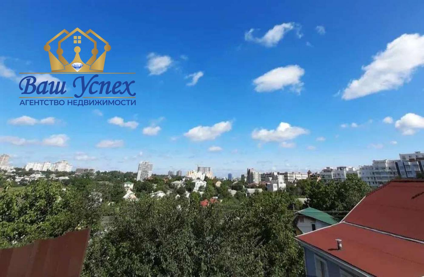 Продается дом с бассейном в Голосеевском районе.
