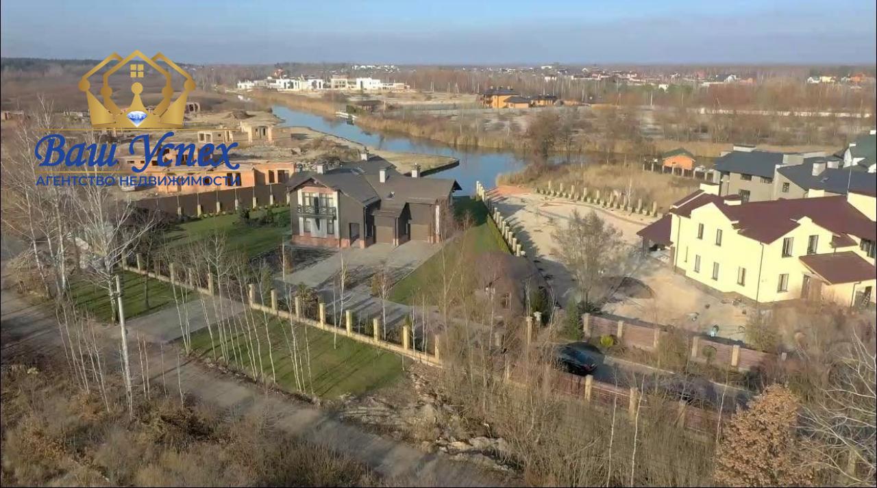 Продажа современного дома с ремонтом .Плюты. выход на реку