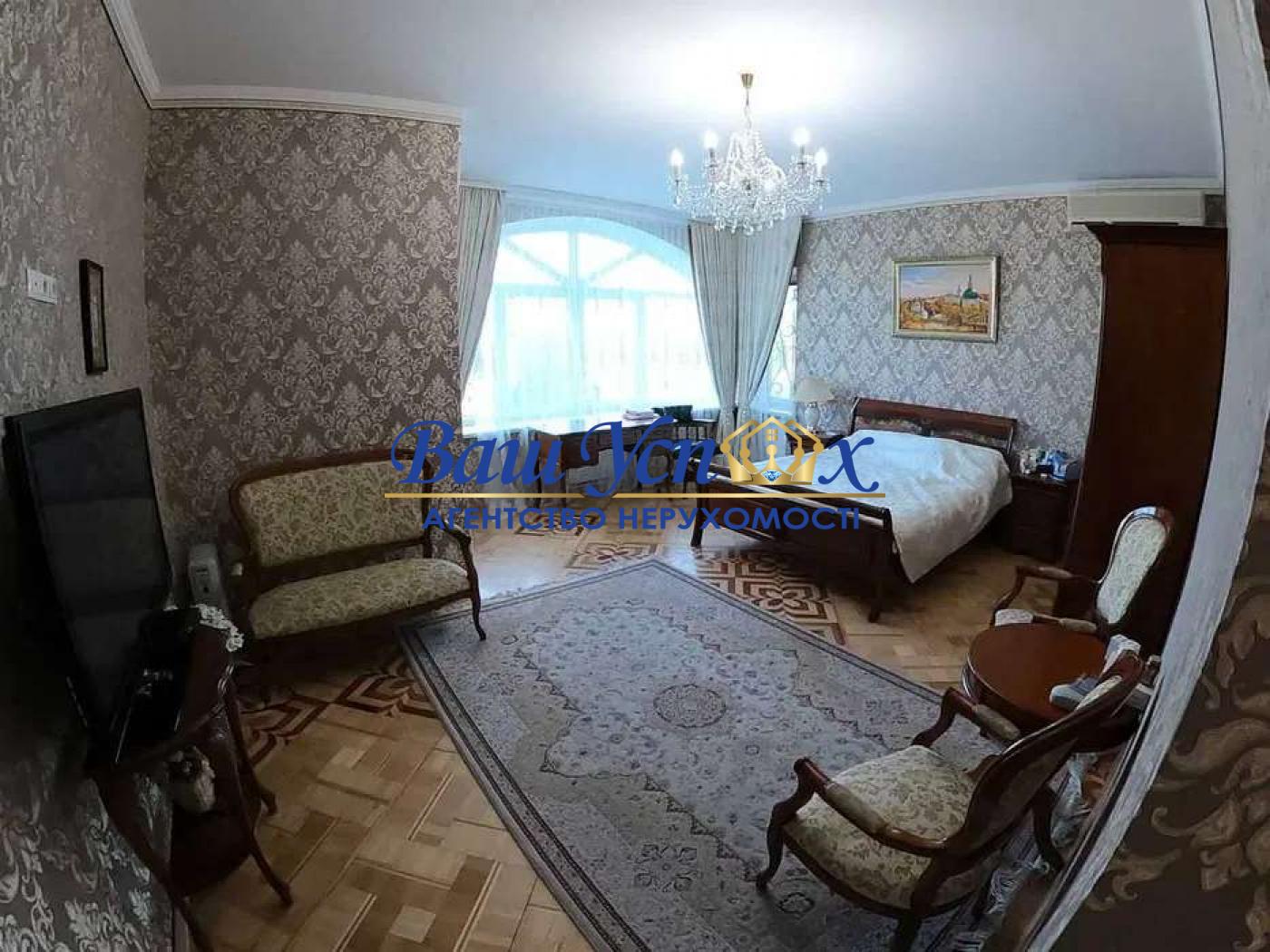Продаж елітного будинку з власним вихідом до води в селі Козин