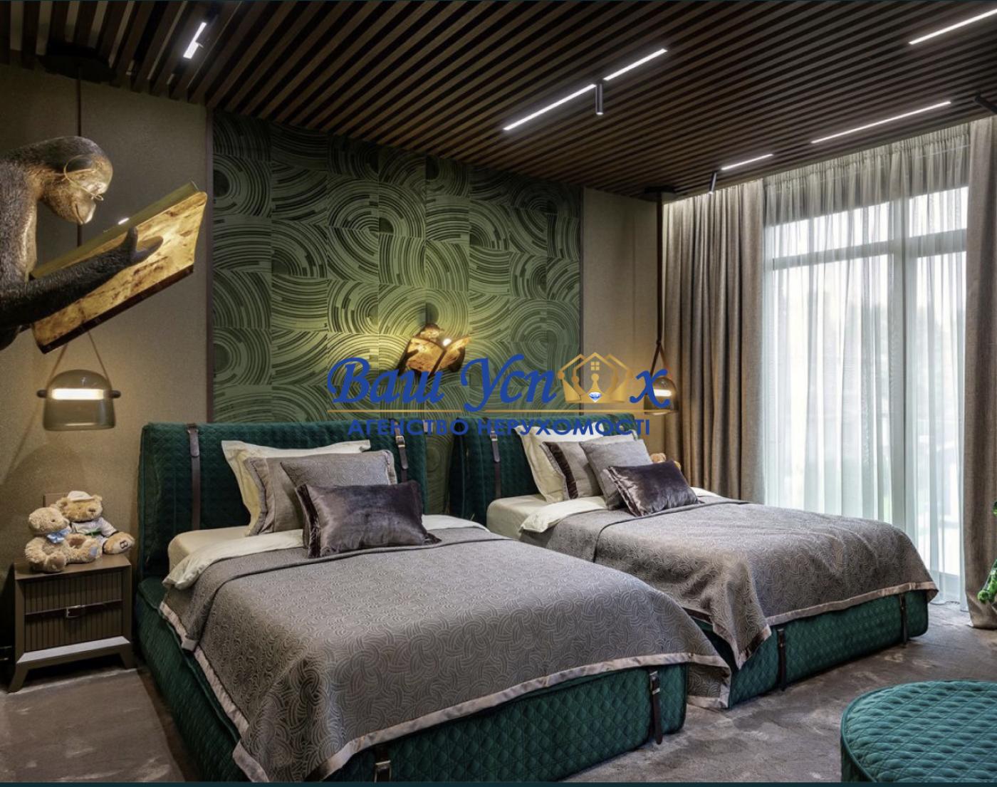 Продаж розкішного будинку з виходом на озеро КГ Riviera Village