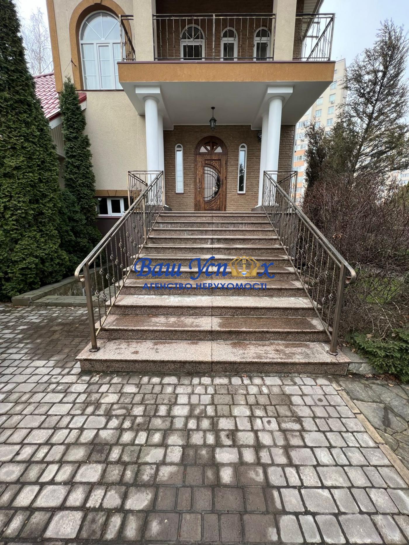 Продажа дома с ремонтом и бассейном на Борщаговке Софиевской .