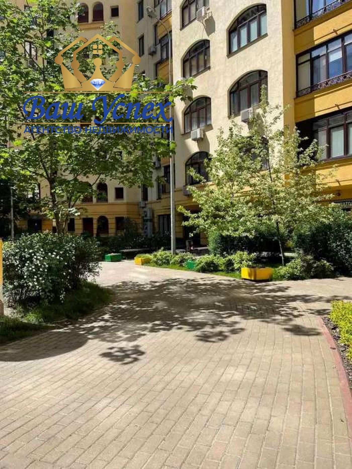 Продам 3 ком квартиру  по ул. Вячеслава Чорновола 29а.Метро Лукьяновская