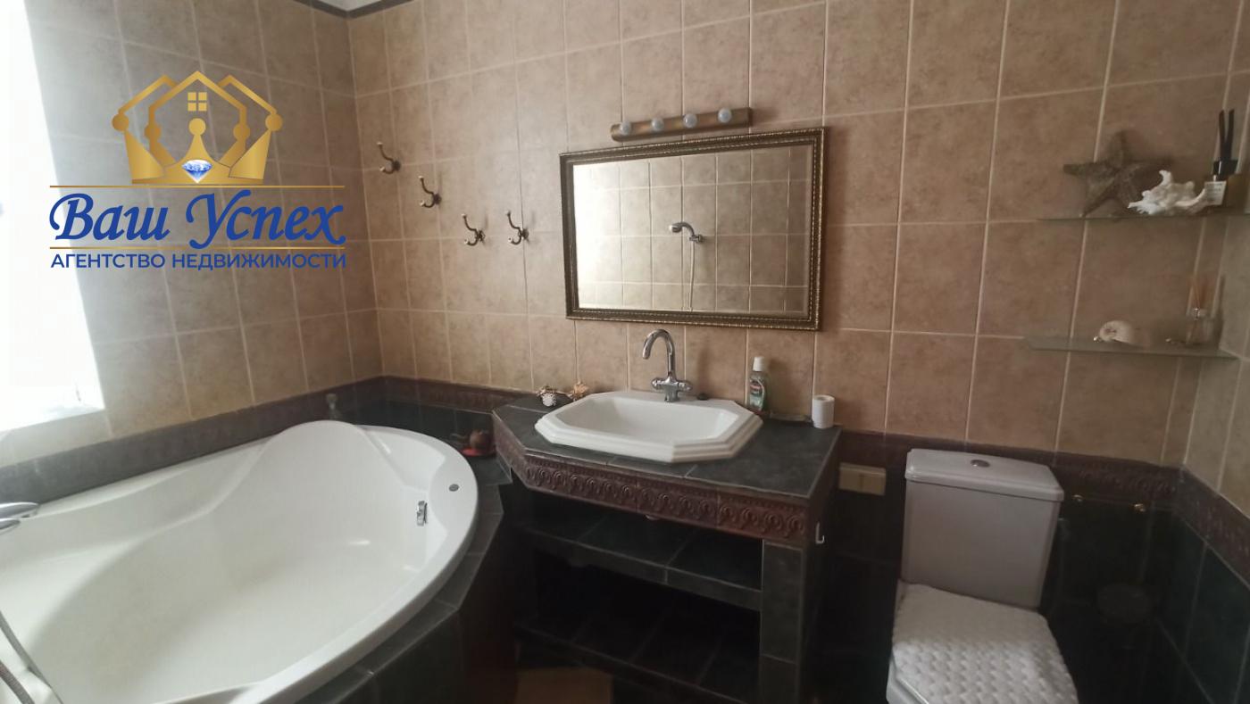 Продажа дома с бассейном ,село Лесники.