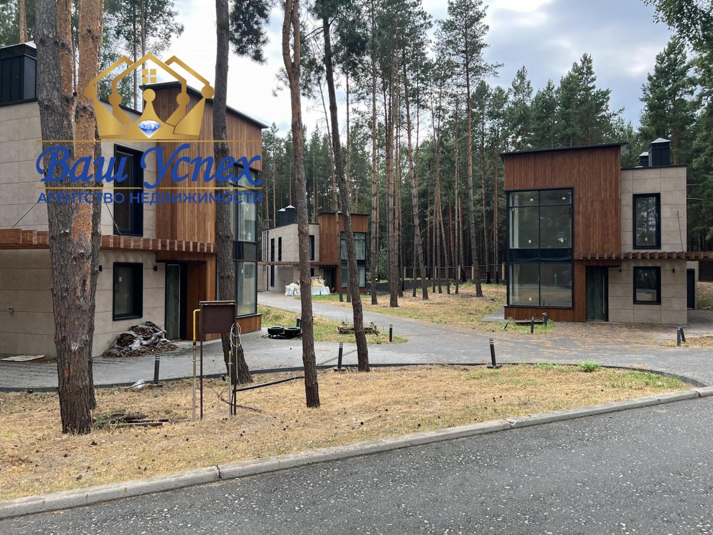 Продажа нового дома с ремонтом в городке в лесу Riviera Village.