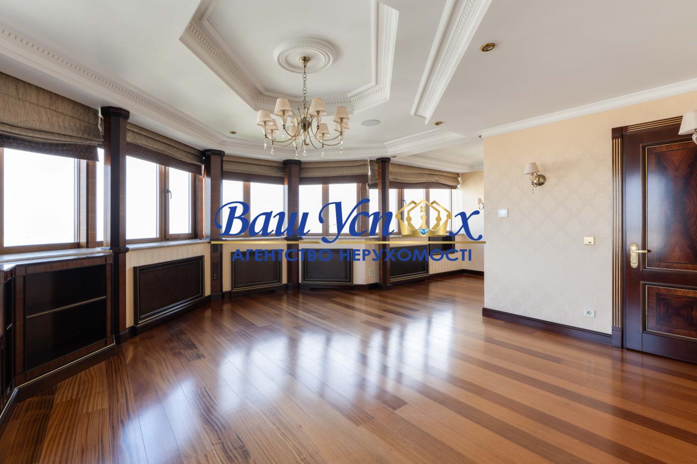 Продажа пентхауса с ремонтом в центре Киева. Кловский спуск 5