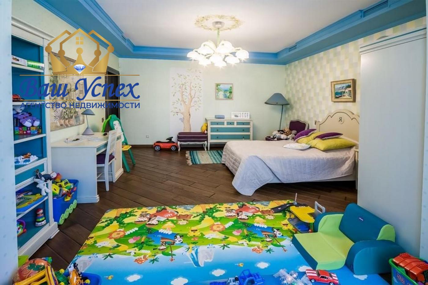 Продажа 3 ком в центре Киева. Институтская 18 а .
