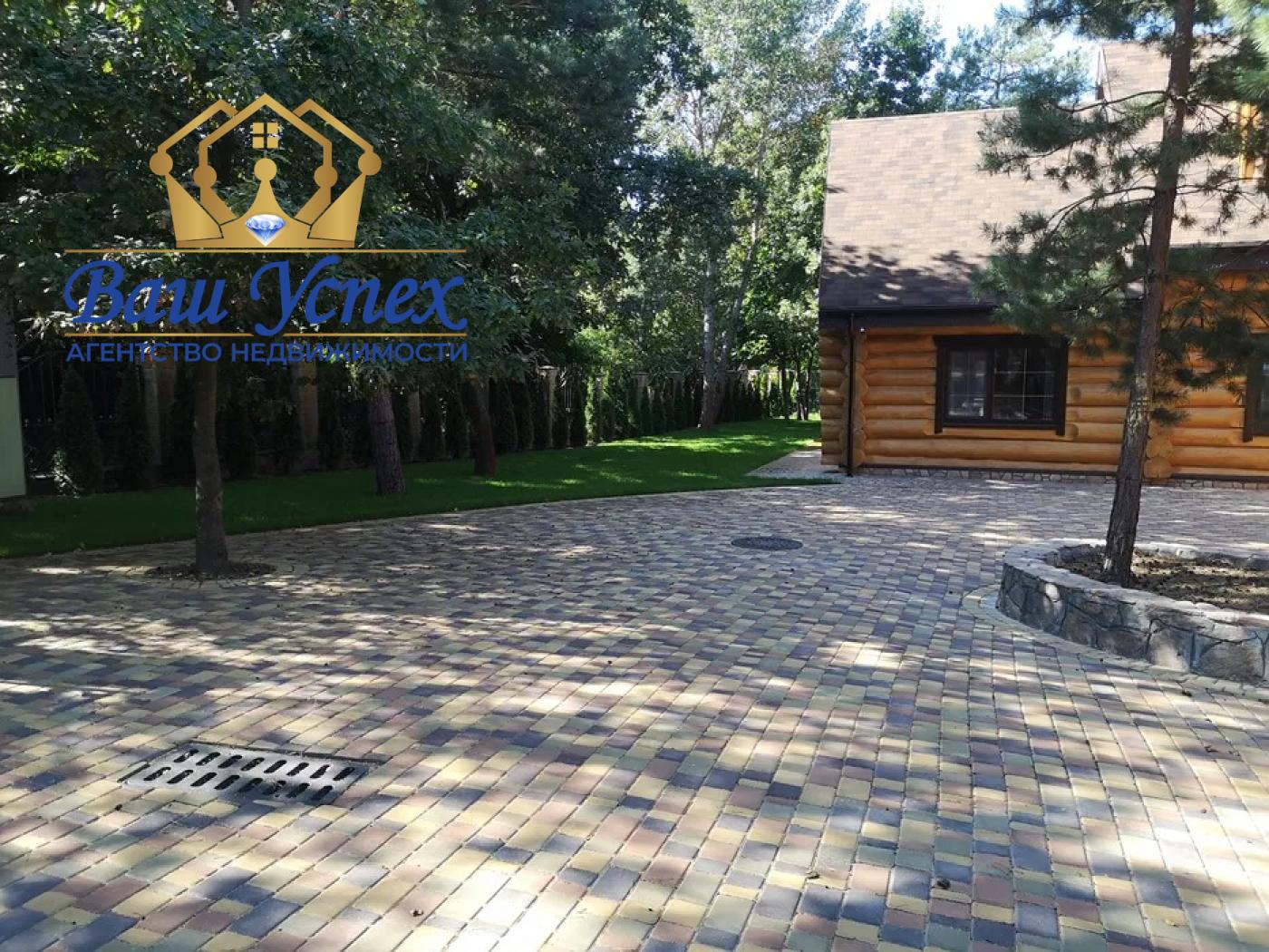 Продается дом с бассейном село Козин. Конча Заспа