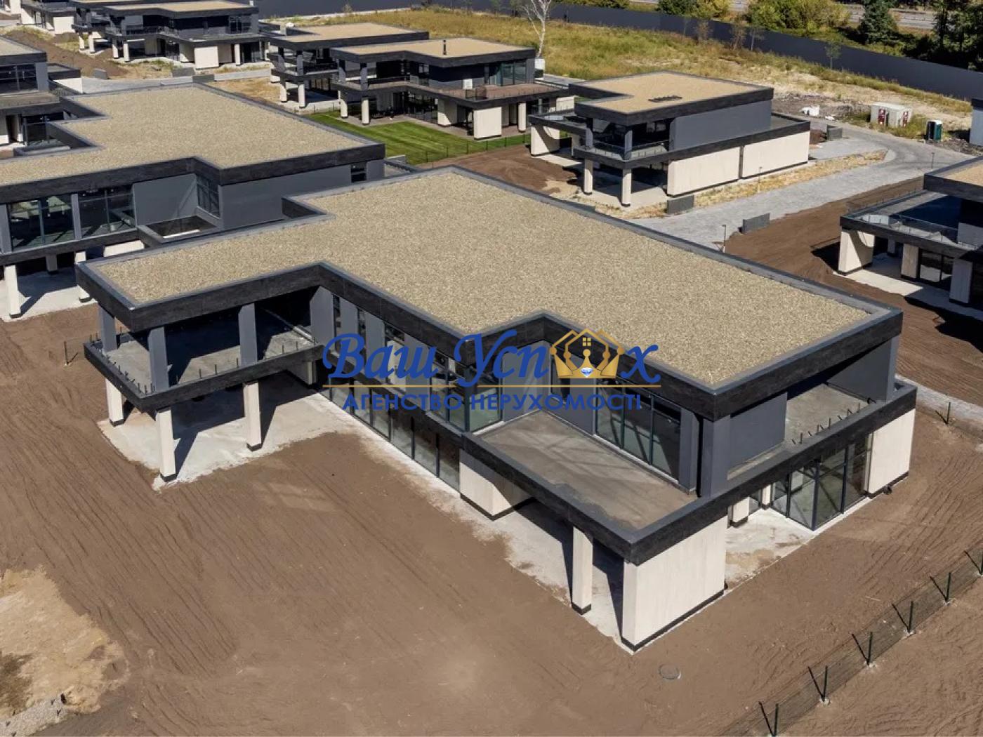 Продажа современного дома возле озера.Новообуховская трасса