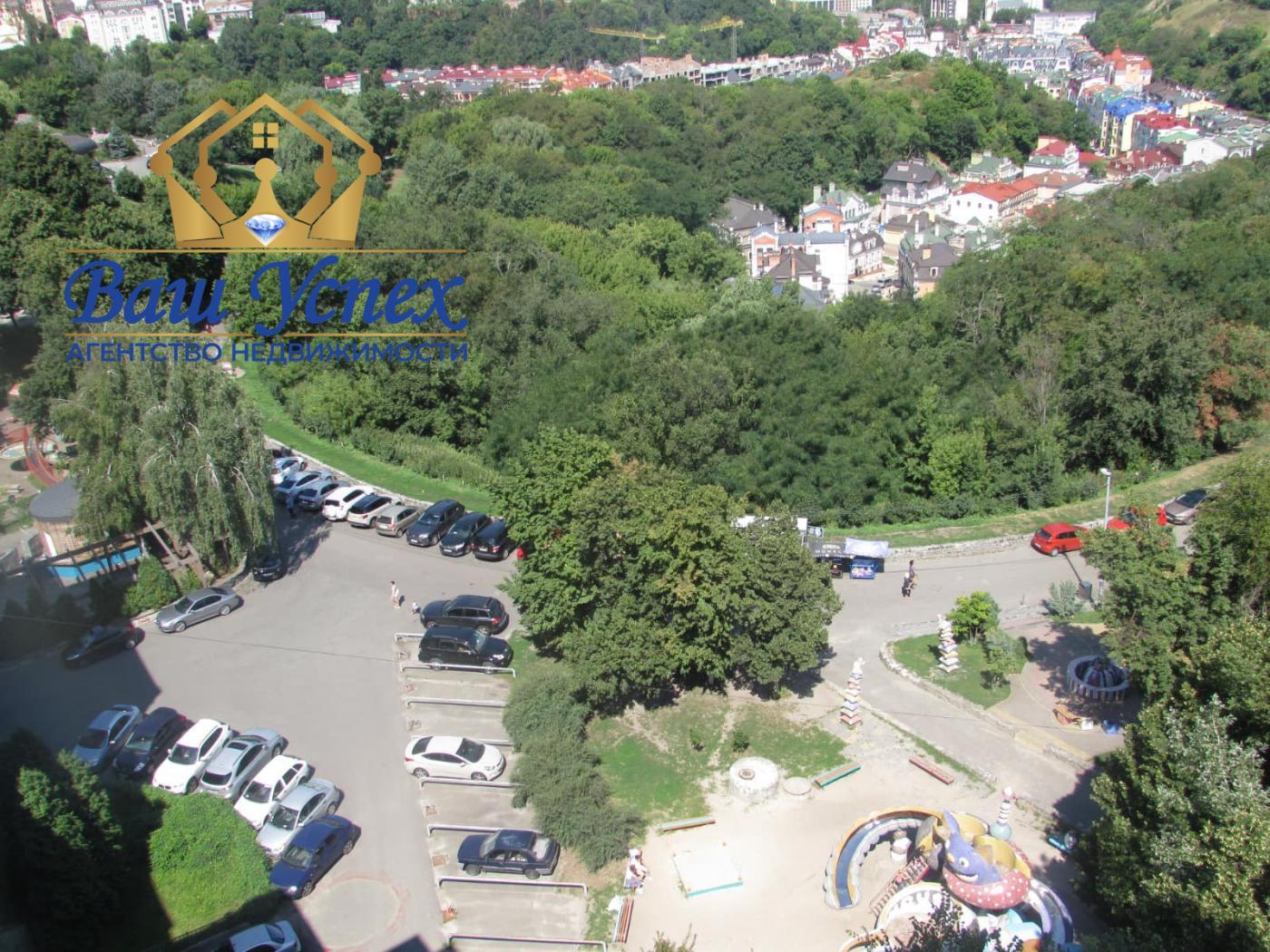 Продажа видовой квартиры в центре Киева. Б.Житомирская 8 а