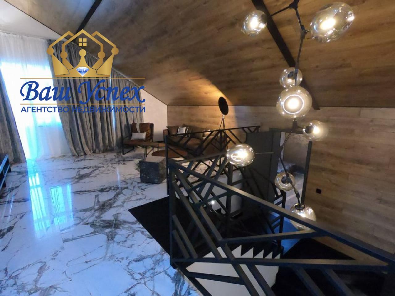 Продажа современного дома с ремонтом .Плюты. выход на реку