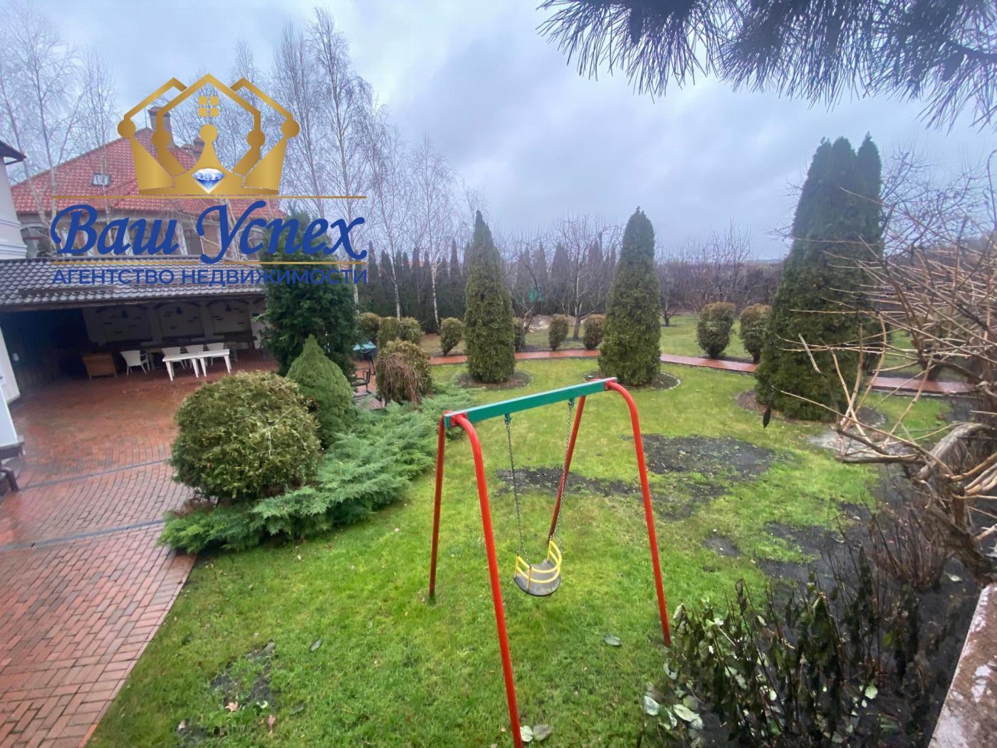Продажа классного дома в лесу.  В центре села Лесники.Новообуховская трасса