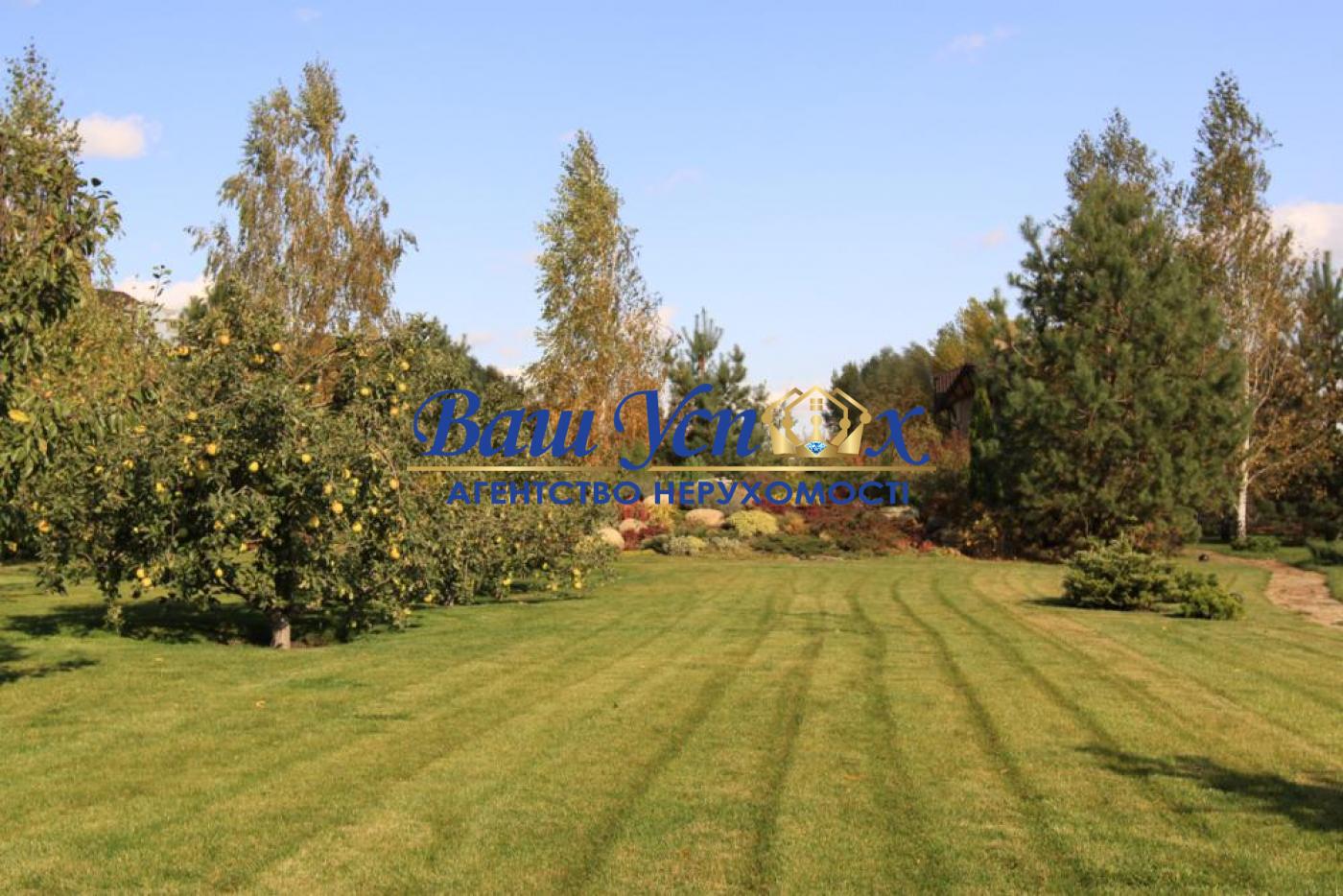 Продажа дома в городке с выходом на реку . Дамба .