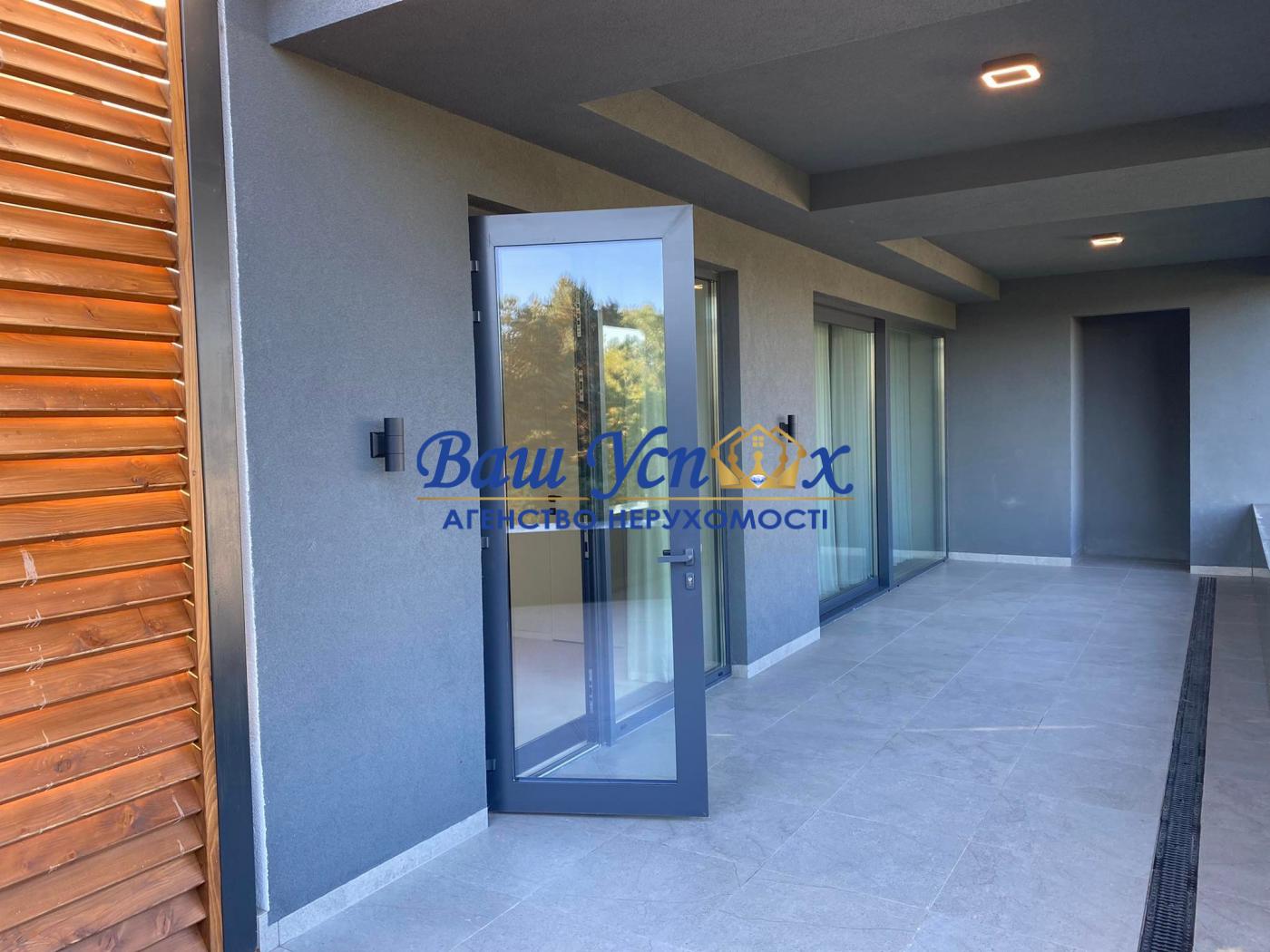 Продажа дома с выходом на воду .КГ Riviera Village