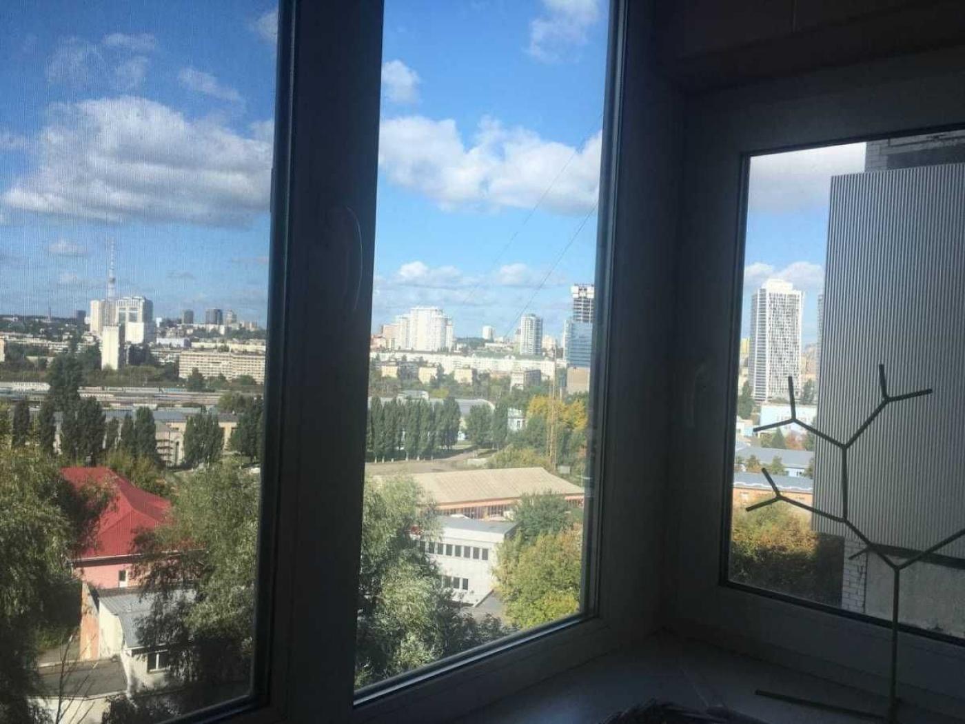 Продается 4-комнатная квартира по ул. Тополевая. Метро Вокзальная