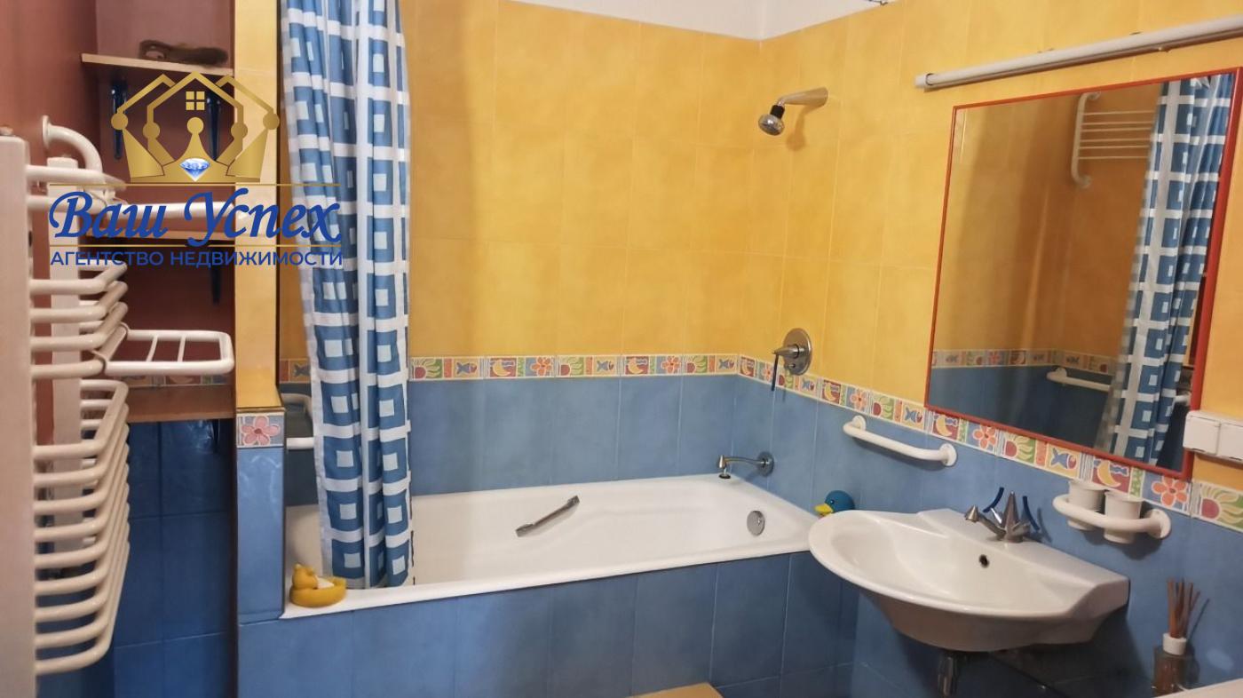 Продажа дома с бассейном ,село Лесники.