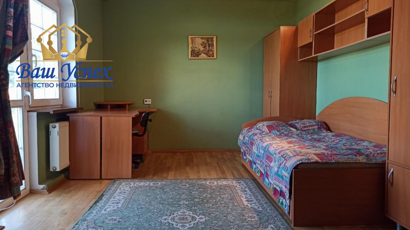 Продажа дома с бассейном ,село Лесники.